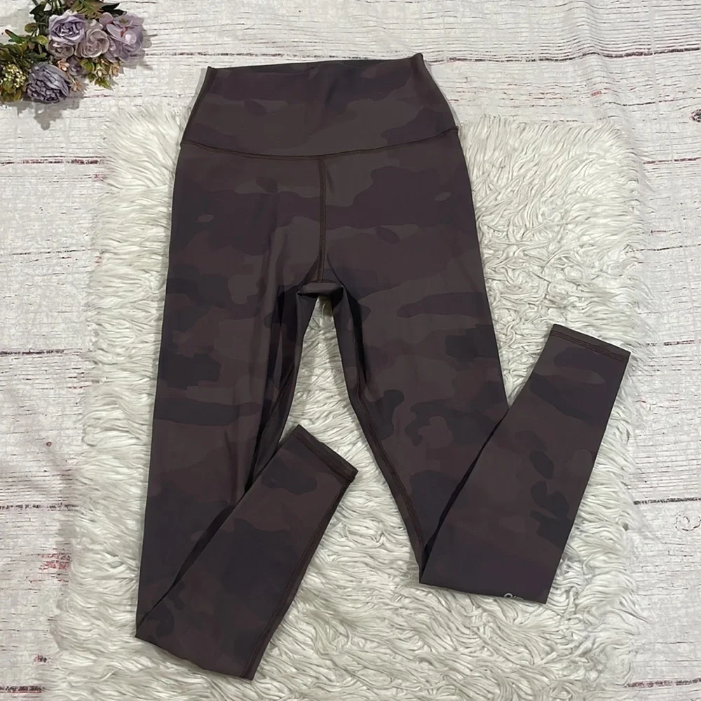 ALO Yoga High-Waist Vapor Leggings in Coco Camo